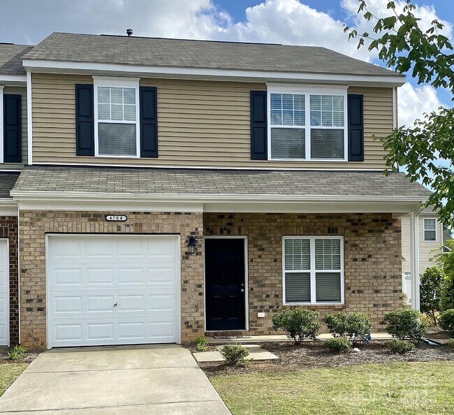 4704 Pepperstone Ln in Charlotte, NC - Building Photo - Building Photo