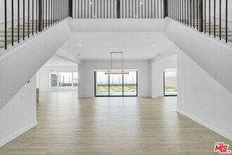 20188 Marlow Ln in Los Angeles, CA - Building Photo - Building Photo
