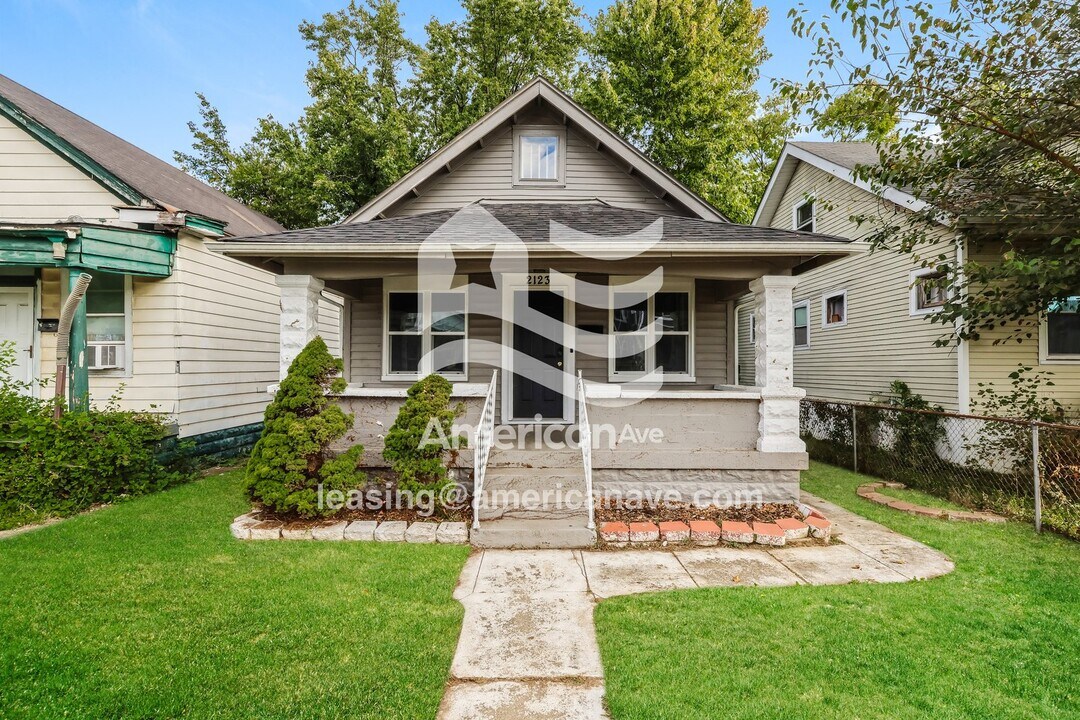 2123 W Lee St in Louisville, KY - Foto de edificio