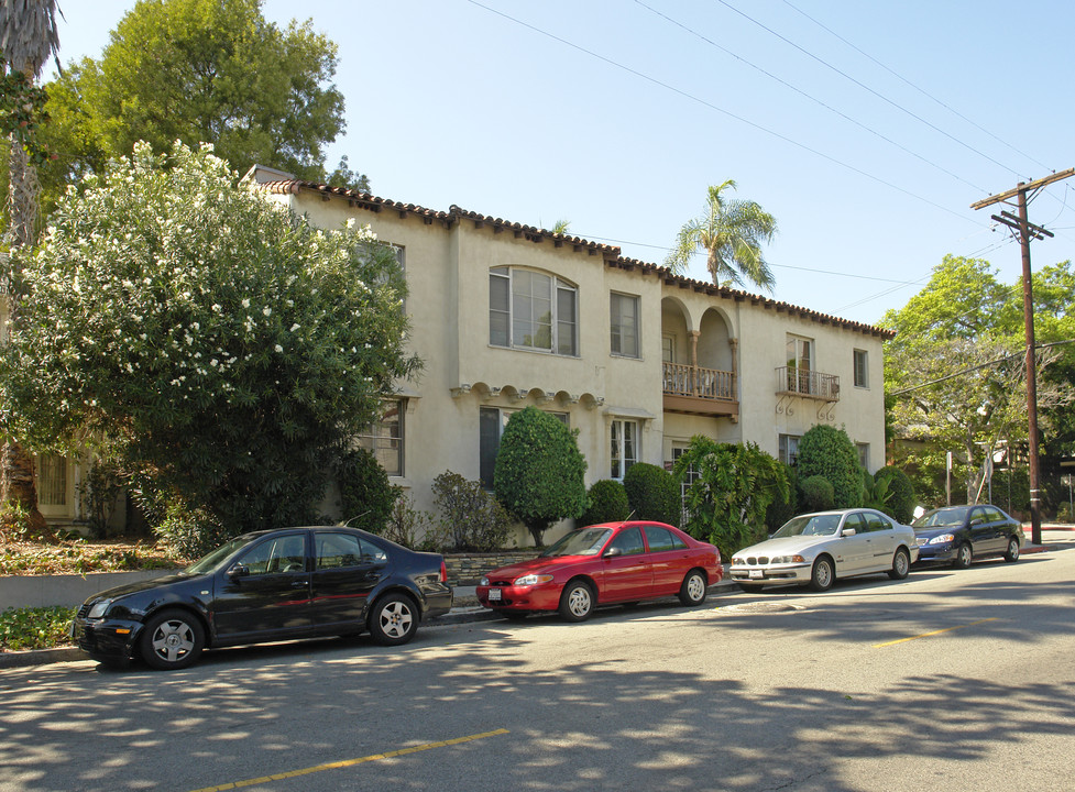 1355 N Gardner St in Los Angeles, CA - Foto de edificio