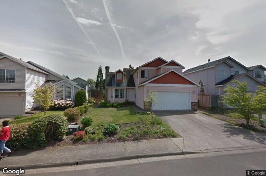 12972 SW Tearose Way in Tigard, OR - Building Photo