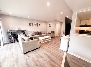 27 Canterbury Sq, Unit 101 in Alexandria, VA - Building Photo - Building Photo