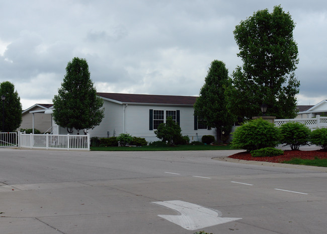 Westbrook Senior Village in Toledo, OH - Foto de edificio - Building Photo