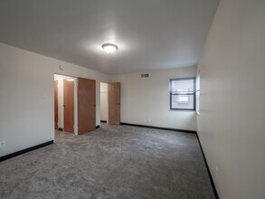 Whitney Hall Apartments in Pittsburgh, PA - Building Photo - Building Photo