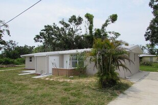 23023 Gulf Coast Ave in Punta Gorda, FL - Building Photo