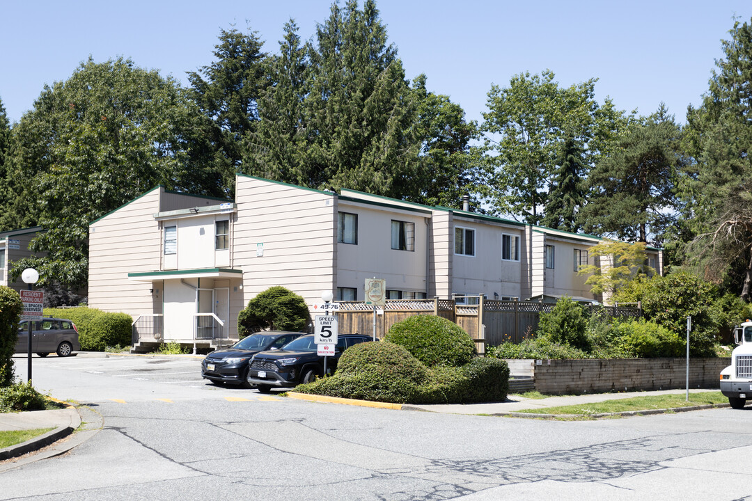 Guildford Mews in Surrey, BC - Building Photo