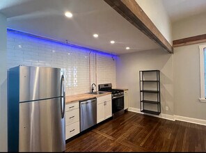 6085 Montgomery Rd, Unit 3 in Cincinnati, OH - Foto de edificio - Building Photo