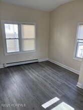 87 Main Ave in Ocean Grove, NJ - Foto de edificio - Building Photo