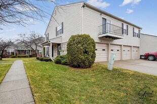 $1550 2 bedroom town house in Clinton Township, MI - Building Photo