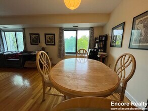 1243 Beacon St, Unit 3B in Brookline, MA - Building Photo - Building Photo