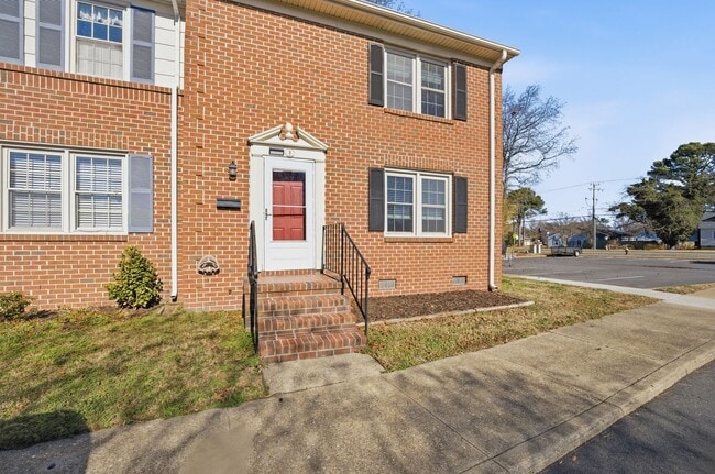 2 Charles Parish Dr in Poquoson, VA - Building Photo - Building Photo