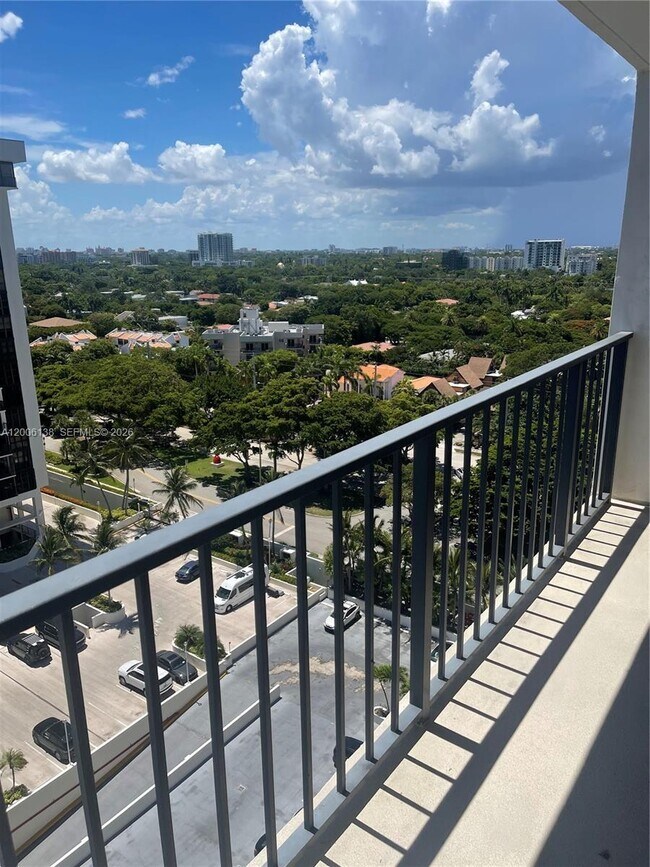 1901 Brickell Ave in Miami, FL - Building Photo - Building Photo