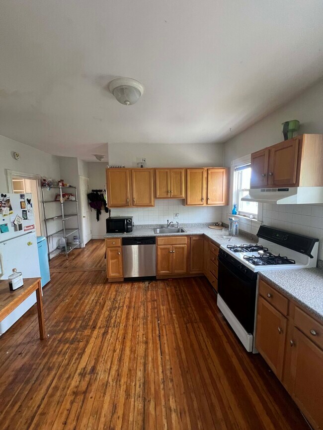 68 Willow Ave, Unit 2