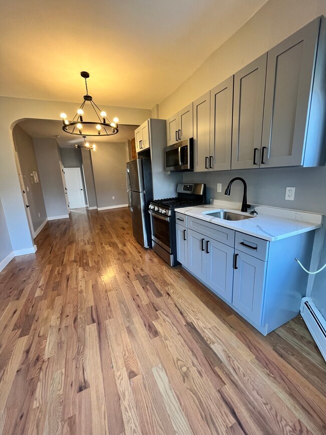 17 Madison Ave, Unit 2 in Jersey City, NJ - Building Photo - Building Photo