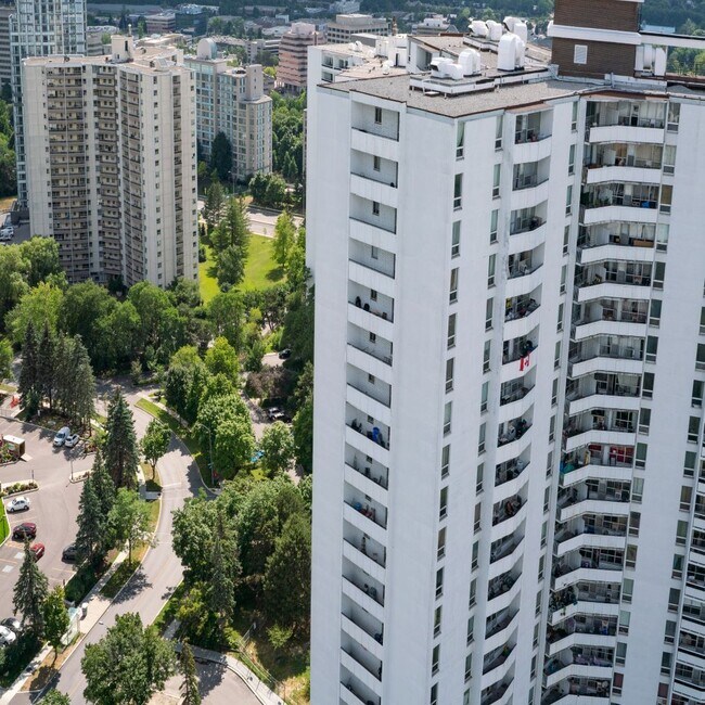 Graydon Hall in Toronto, ON - Building Photo - Building Photo