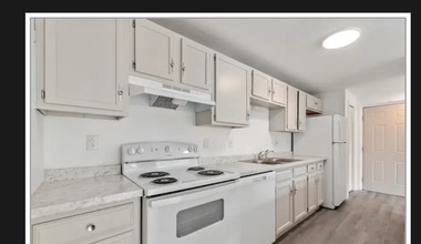 9333 Old Concord Rd, Unit J in Charlotte, NC - Foto de edificio - Building Photo