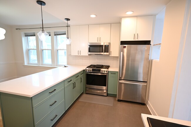 property at 1113 W Lill Ave