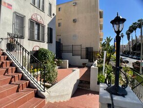 316 S Berendo St, Unit 109 in Los Angeles, CA - Building Photo - Building Photo