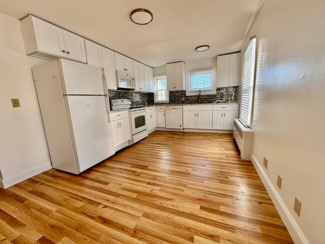 26 Elm St in Winchester, CT - Building Photo - Building Photo