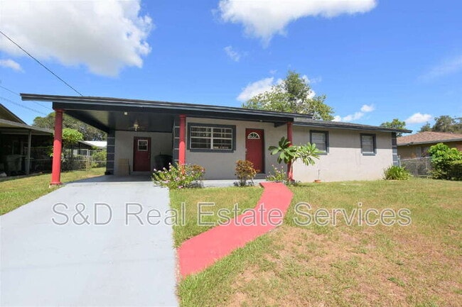 property at 1015 E Tee Cir