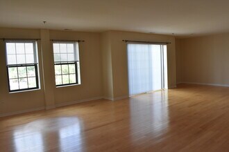 8255 Skokie Blvd in Skokie, IL - Building Photo - Building Photo