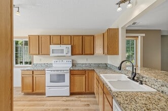 220 Emerson Ave E in West St. Paul, MN - Building Photo - Building Photo