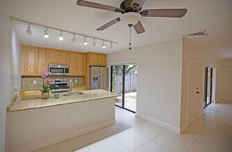 1917 19th Way in West Palm Beach, FL - Building Photo - Building Photo