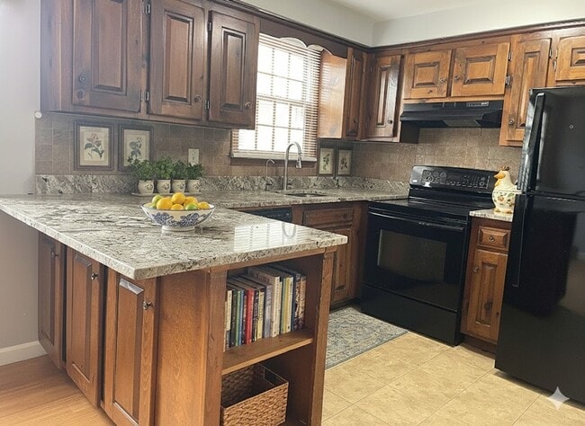 18 Cannongate Rd in Tyngsboro, MA - Building Photo - Building Photo