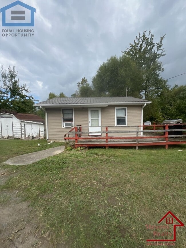 6051 Nashville Hwy in Baxter, TN - Foto de edificio - Building Photo