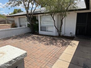 1019 E Rowlands Ln in Phoenix, AZ - Building Photo - Building Photo