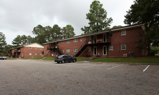 3739-3751 Ward Blvd in Wilson, NC - Foto de edificio - Building Photo