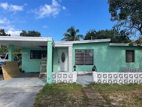 115 Virginia Rd in West Park, FL - Building Photo - Building Photo