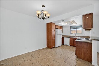 7200 W Pirates Cove Rd in Las Vegas, NV - Building Photo - Building Photo