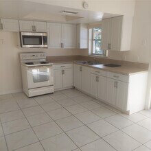 5409 NW 27th St in Lauderhill, FL - Building Photo - Building Photo