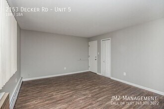 2153 Decker Rd in Walled Lake, MI - Building Photo - Building Photo