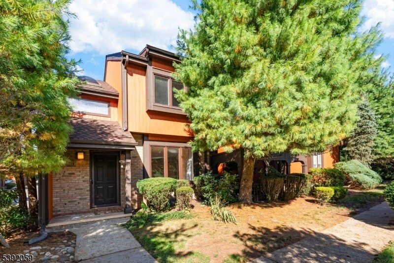 148 Riverbend Dr in North Brunswick, NJ - Building Photo