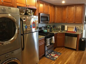 11 Leverett St, Unit 3 in Brookline, MA - Building Photo - Building Photo