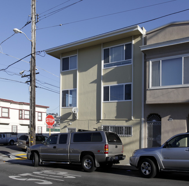 393 Madrid St in San Francisco, CA - Foto de edificio - Building Photo