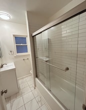 645 Burnside Ave in Los Angeles, CA - Building Photo - Building Photo