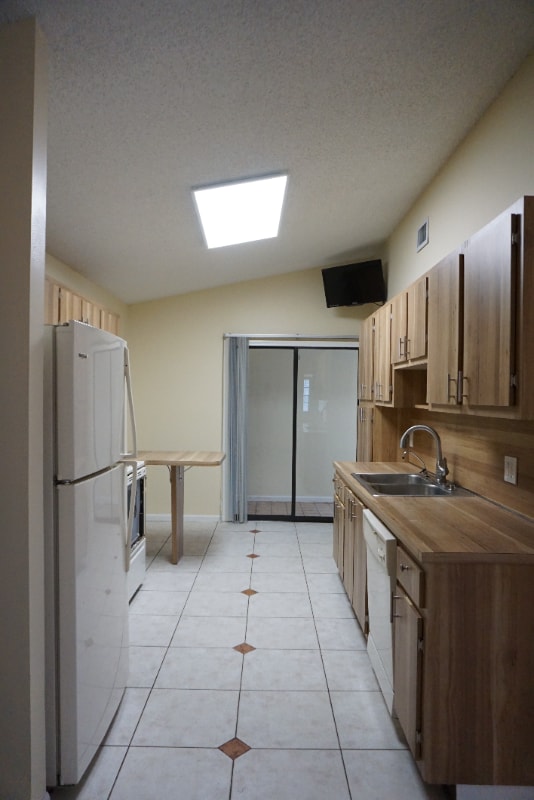 8745 Satalite Terrace in West Palm Beach, FL - Building Photo - Building Photo