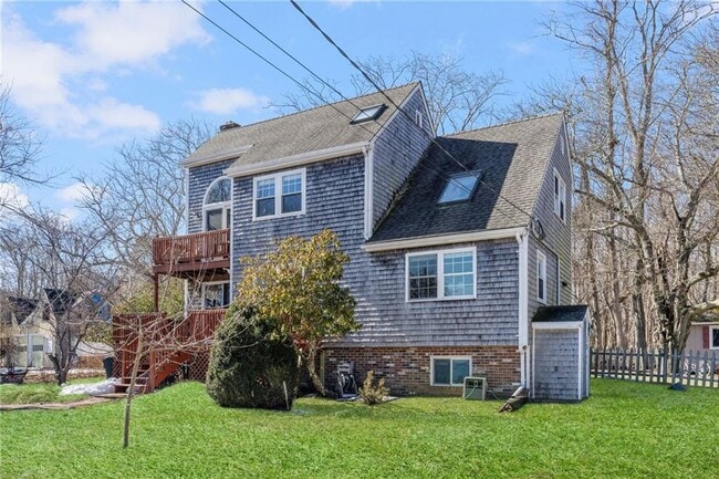 1059 E Shore Rd in Jamestown, RI - Building Photo - Building Photo