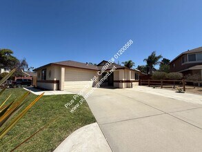 4158 Whispering Pines Dr in Santa Maria, CA - Foto de edificio - Building Photo