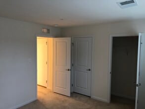 14820 Saddle Creek Drive, Unit Bedroom #6 (4th Floor) in Burtonsville, MD - Building Photo - Building Photo