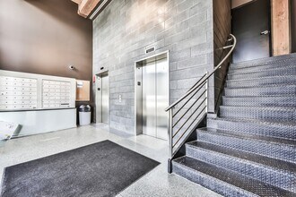 2911 N Western Ave, Unit 301 in Chicago, IL - Foto de edificio - Building Photo