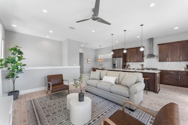 106 N 17th Ave S