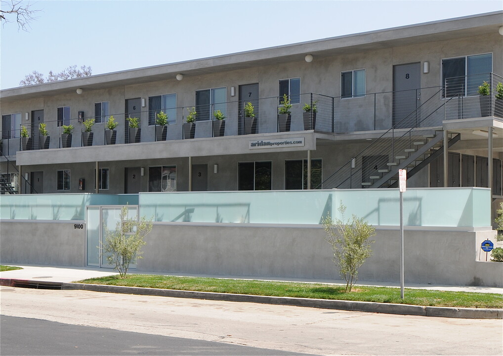 Beverly Hills area! New! Washer & Dryer! in Los Angeles, CA - Building Photo