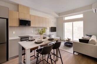 1529 Oxford St in North Vancouver, BC - Building Photo - Building Photo
