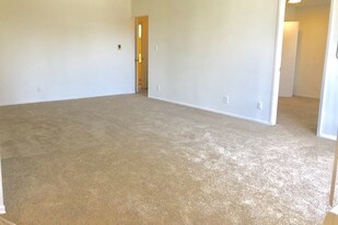8441 Balboa Blvd Apartments