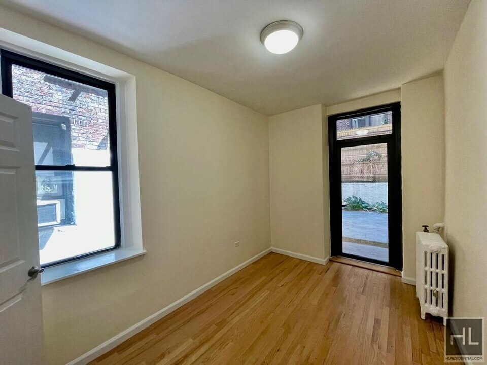East 84th Street in New York, NY - Building Photo