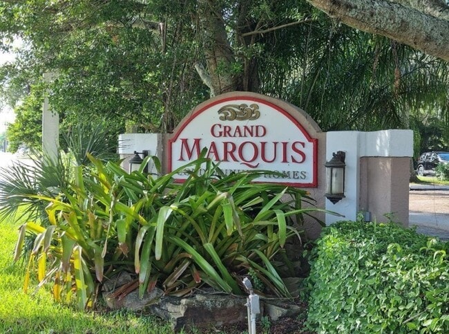 10111 W Sunrise Blvd in Plantation, FL - Building Photo - Building Photo